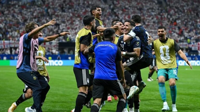 La Selección argentina le ganó un partido para el infarto a Inglaterra y se metió en la gran final del Mundial 3 Argentina 2 Inglaterra 1