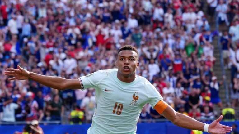 Mbappé lideró a Francia: derrotó a Marruecos y está entre los cuatro mejores del Mundial 2 Mbappé al clasificar con Francia a semifinales: 'Solo hay una manera de relajarse, y es ganar'