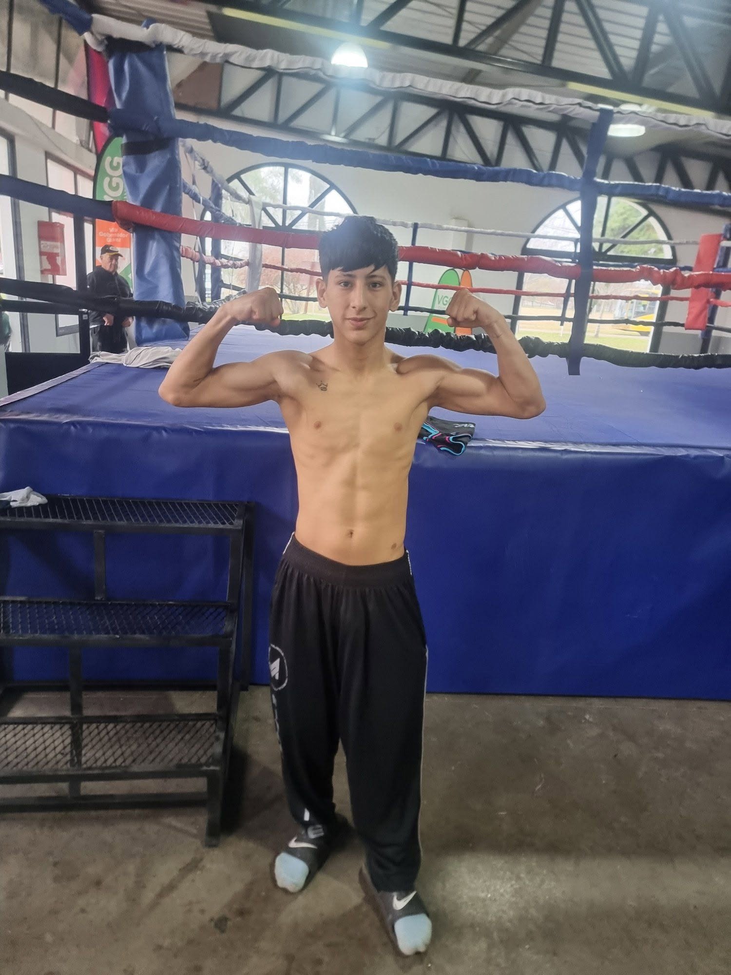 Luciano Córdoba va por las semifinales del Campeonato Nacional de Boxeo Amateur 2 Luciano Córdoba durante un combate del Campeonato Nacional de Boxeo Amateur en Santa Fe.
