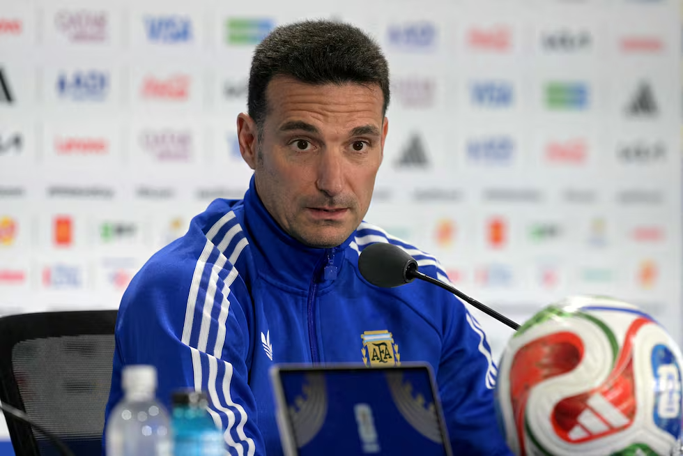Scaloni lanzó una contundente advertencia antes de Suiza y explicó el cambio que mejoró a Argentina 1 Scaloni durante la conferencia de prensa previa al partido entre Argentina y Suiza en el Mundial 2026