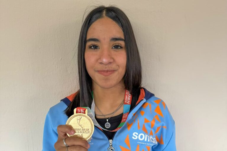 Kiara Pino fue convocada al campus nacional sub 15 de levantamiento olímpico en el Cenard 7 Kiara Pino