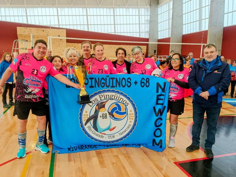 Newcom: los equipos de Río Grande fueron protagonistas en Porvenir 3 Los pinuinos