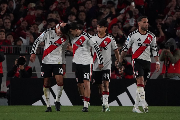 River sumó un triunfo vital ante Racing y se acomoda en los playoffs del Torneo Clausura 4 River 1 0 Racing Clausura 26