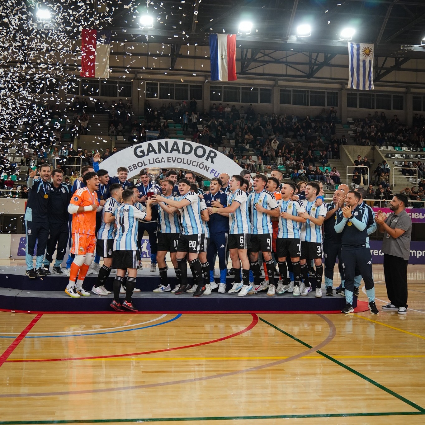 Lautaro Yáñez fue campeón con Argentina en la Liga Evolución de Futsal 1 Cuervas del Fin del Mundo campeonas ante Real Madrid